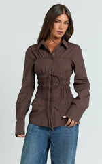 Cody Shirt - Ruched Detail Scrunch Shirt in Chocolate